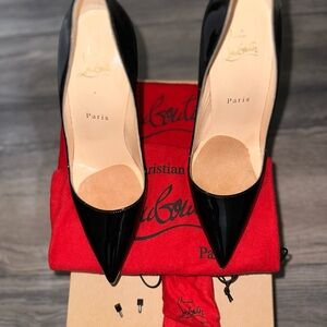 LIKE NEW! RedBottom❤️My wife only use 1 time, purchase on SAKS store $899.00